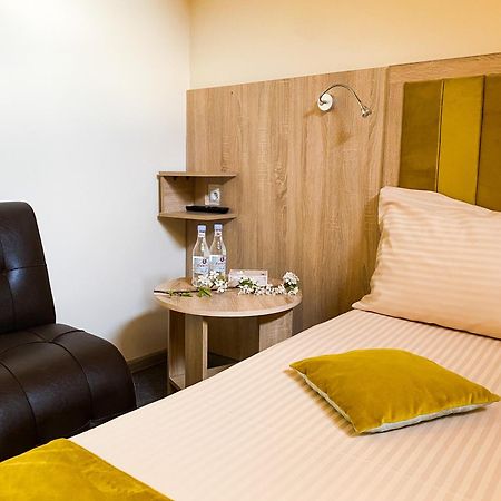 Alex Hotel 耶烈万 外观 照片