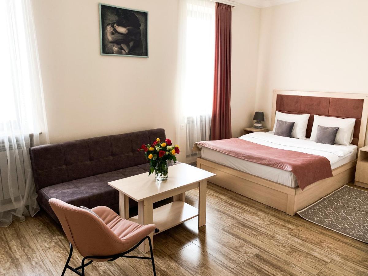 Alex Hotel 耶烈万 外观 照片
