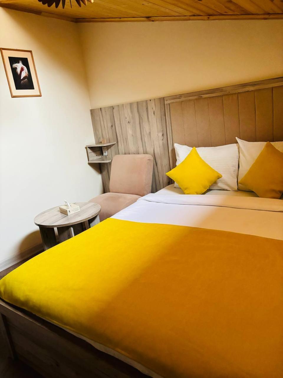 Alex Hotel 耶烈万 外观 照片