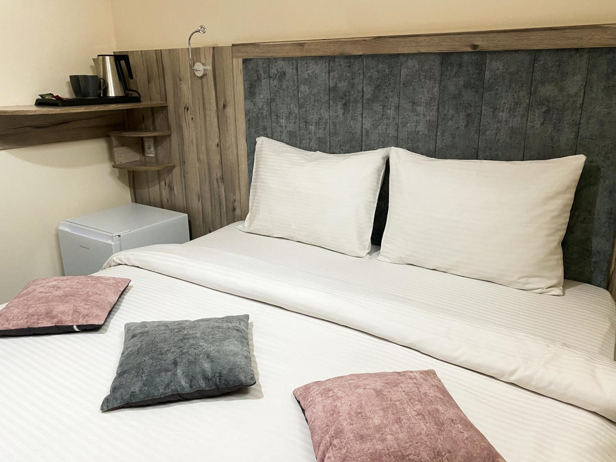 Alex Hotel 耶烈万 客房 照片