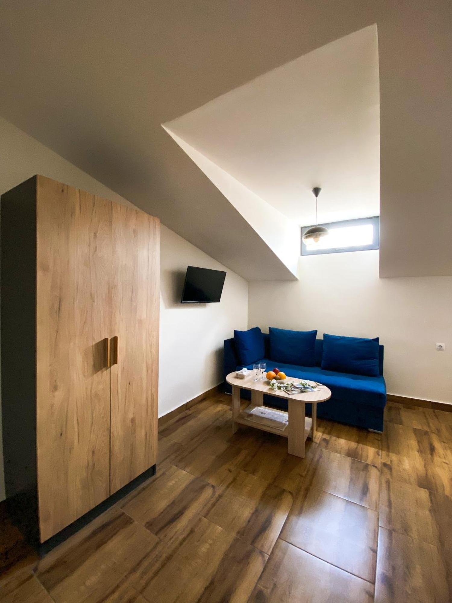 Alex Hotel 耶烈万 客房 照片