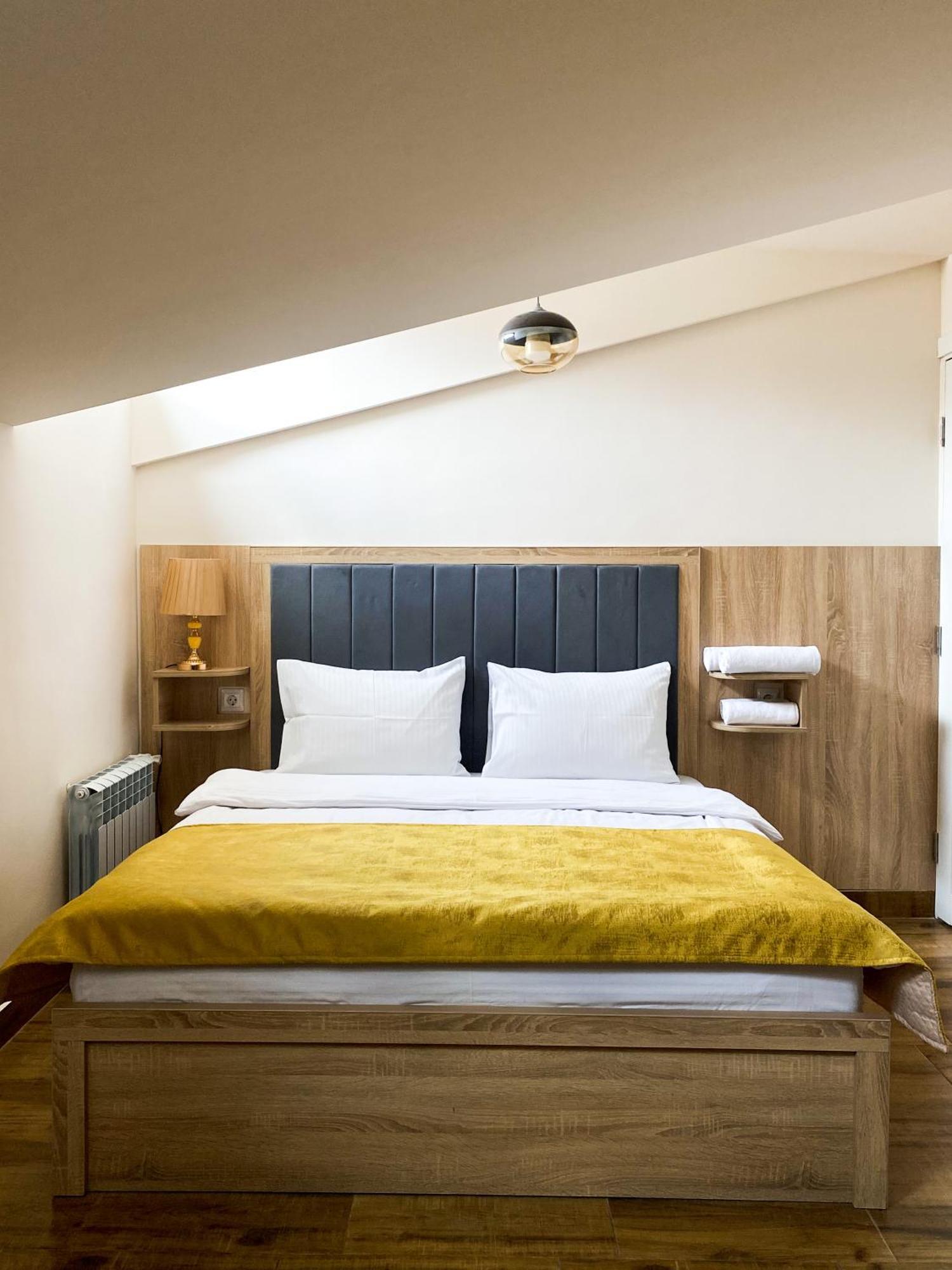 Alex Hotel 耶烈万 客房 照片