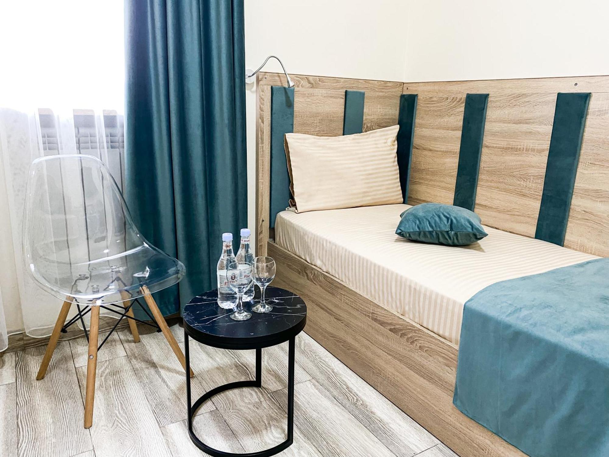 Alex Hotel 耶烈万 外观 照片