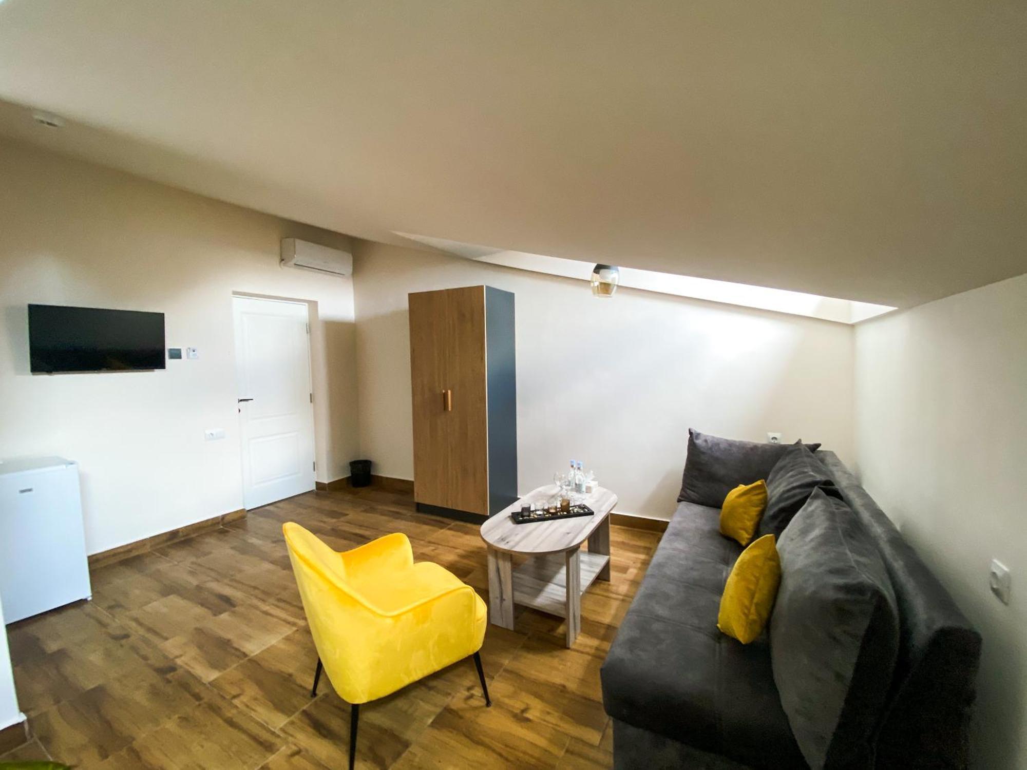 Alex Hotel 耶烈万 客房 照片