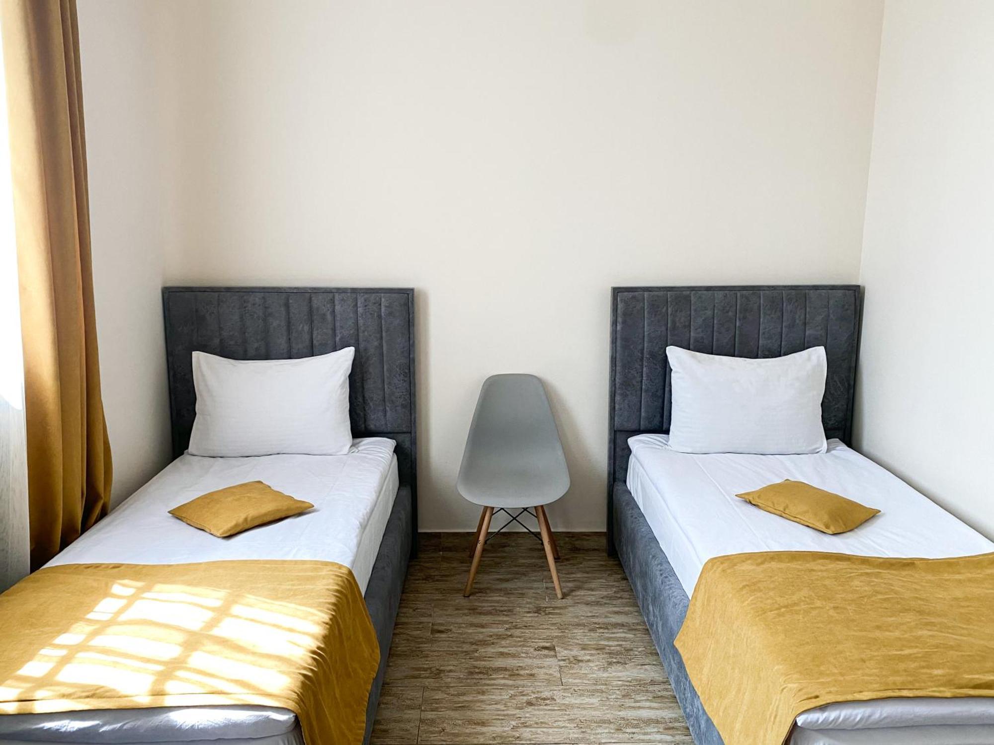 Alex Hotel 耶烈万 外观 照片