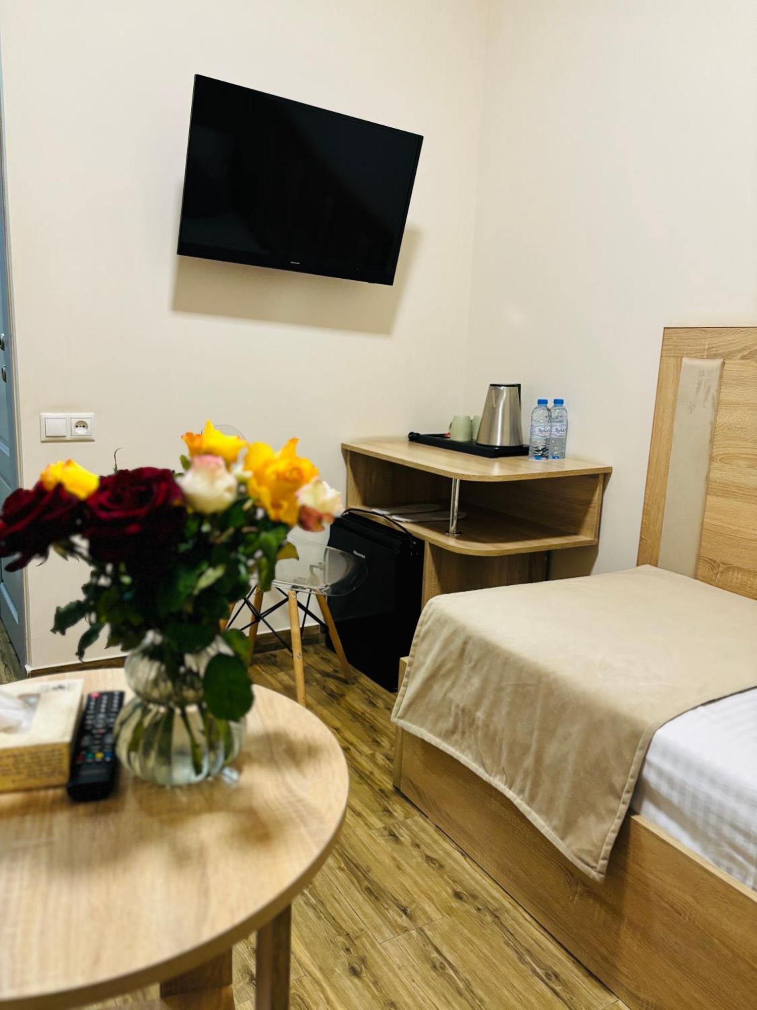 Alex Hotel 耶烈万 外观 照片