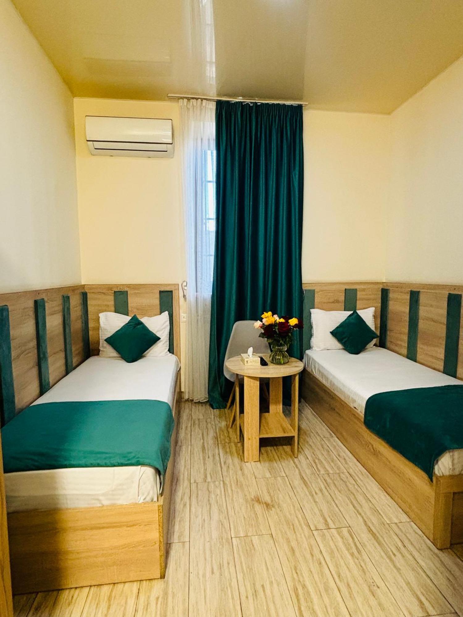 Alex Hotel 耶烈万 外观 照片