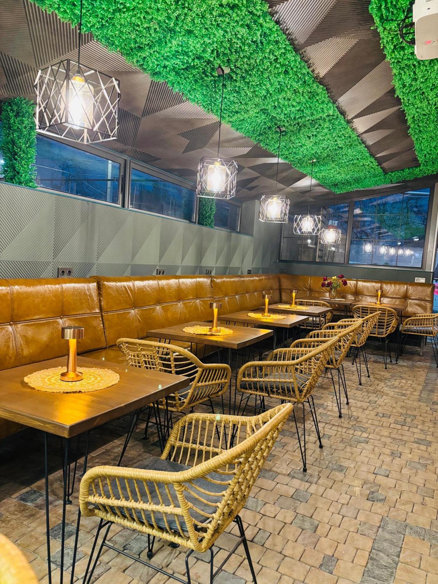 Alex Hotel 耶烈万 外观 照片